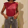 T-shirt με βάτες τύπωμα ROSE