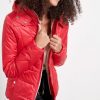 Γυναικείο μπουφάν με κουκούλα - Κόκκινο
