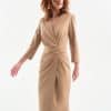 Φόρεμα μίντι κρουαζέ με πιέτες profile camel 34-3101